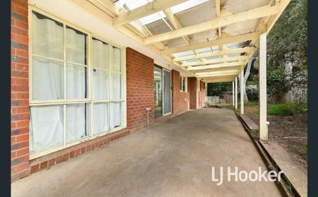 For Lease � 56 Collins Crescent, Berwick VIC 3806 - Photo 2