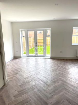 The Fairway, FLEET, GU51 - Photo 1