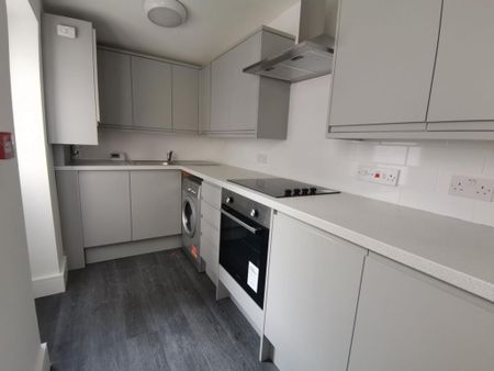2 bedroom flat to rent - Photo 2