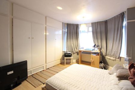 4 bedroom semi-detached house to rent - Photo 4