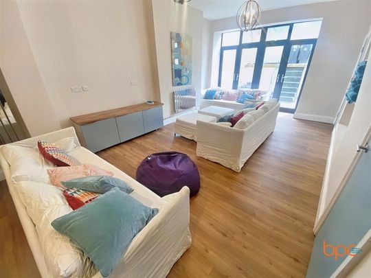 9 bedroom end of terrace house to rent - Photo 1