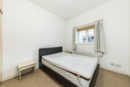 Millennium Square, Shad Thames, SE1 - Photo 2