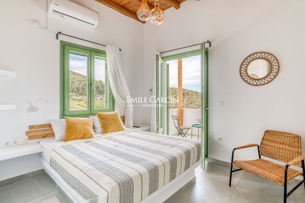 Vie de Village Unique à Paros : Villa à Louer avec Vue Panoramique sur la Mer - Photo 1