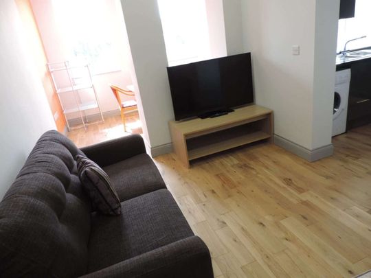 6 Bed all ensuite apartment Room 5 - Photo 1