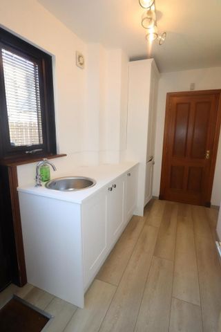 4 bedroom detached house to rent - Photo 4