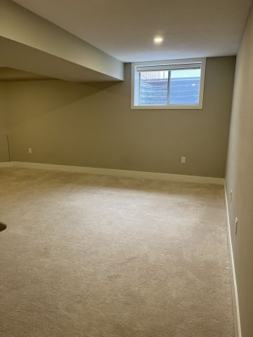 For Lease - 677 Chelton Road, London South, Ontario - Photo 2