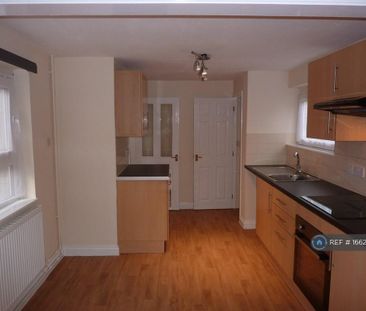 3 bedroom terraced house to rent - Photo 3
