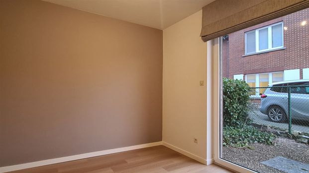 Ruim gerenoveerd tweeslaapkamerappartement in Bilzen - Foto 1