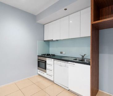 A Stylish and Easy-Care Home Moments from the Best of St Kilda - Photo 5