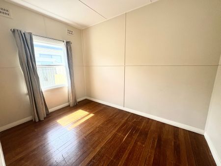 Charming two bedroom home - Photo 4