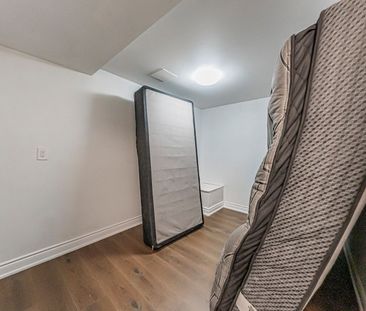 For Lease - 22 Hazelglen Court, Brampton, Ontario - Photo 5