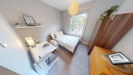 4 bedroom semi-detached house to rent - Photo 4