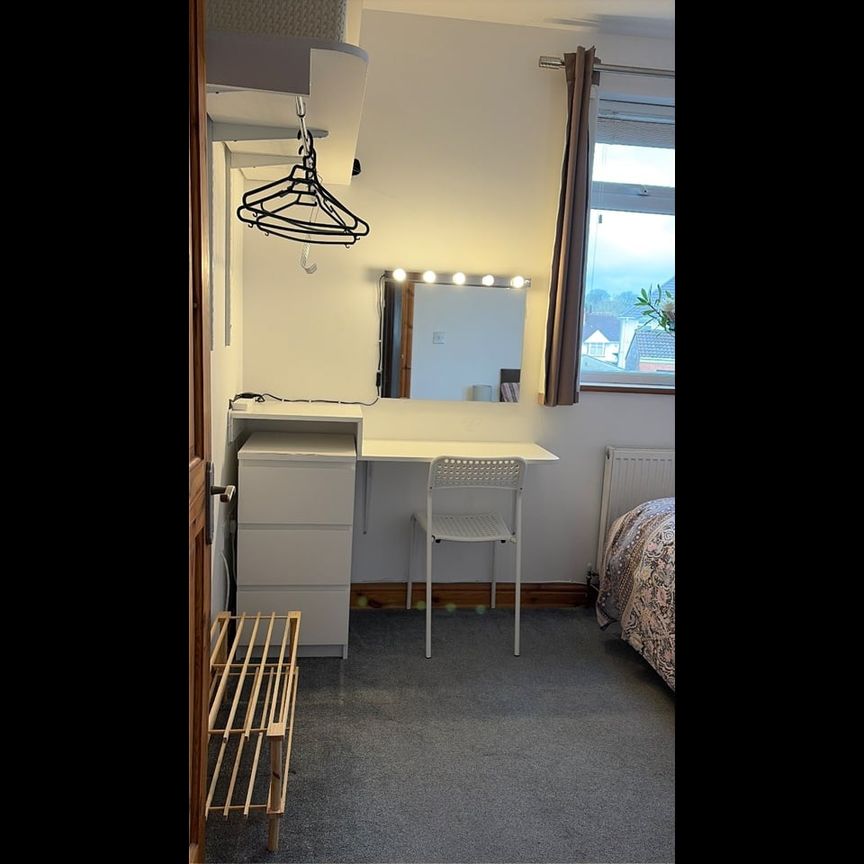 Room in a Shared House, Willoughby Close, BS13 - Photo 1