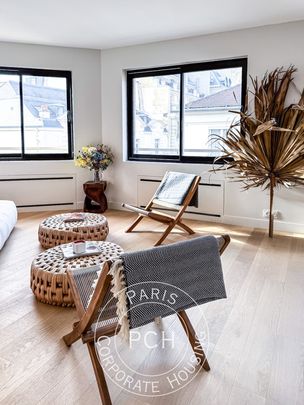 Rue de l'Université, - Photo 1