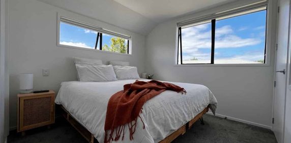 1 Bedroom Modern Townhouse - Photo 2