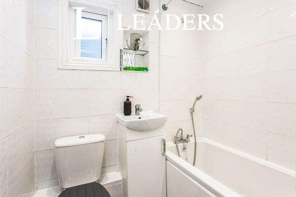 3 bedroom house to rent Albany Avenue, Westcliff-on-Sea, SS0 - Photo 1