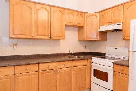 For Lease - 1864 Danforth Avenue Unit# 203, Toronto, Ontario - Photo 4