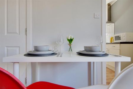 1 bedroom flat to rent - Photo 2