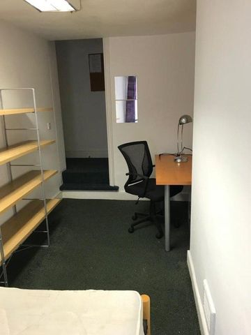 18 bedroom house share to rent - Photo 3