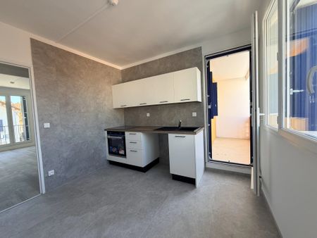 Location Appartement 2 pièces 49m² LA SEYNE SUR MER 83500 - Photo 2