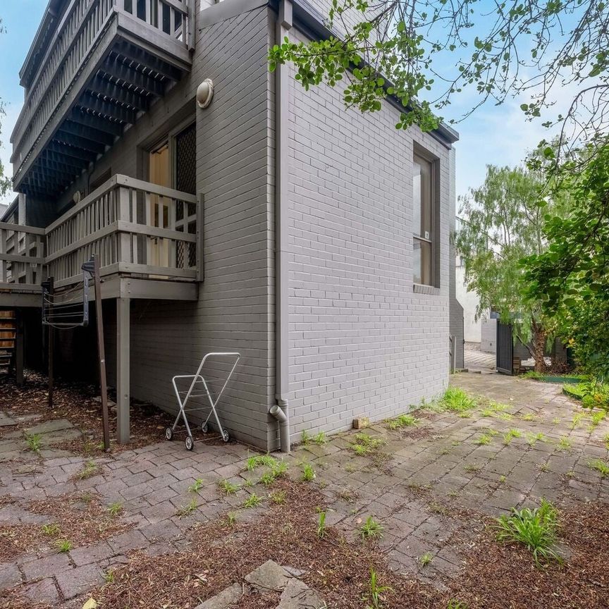 North Melbourne - Photo 1