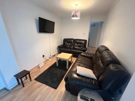4 bedroom property to rent - Photo 2