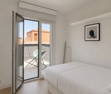 Room in a shared 14-bedroom apartment for rent in Valdeacederas - Photo 6