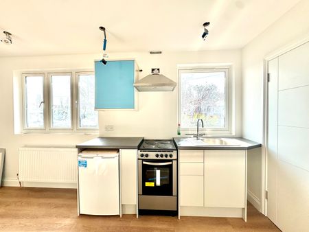 Wallcote Avenue, Brent Cross, London, NW2 - Photo 4