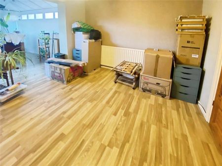 4 bedroom semi-detached house to rent - Photo 3