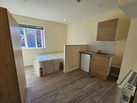 Studio Flat, Ashbourne Parade, W5 - Photo 2