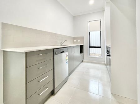 Bright, Modern Living in a Prime Austral Location! - Photo 4