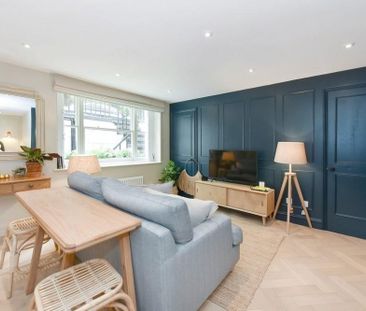 Studio Flat, Kensington Gardens Square, W2 - Photo 1