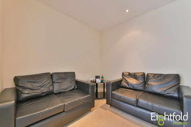 5 bedroom end of terrace house to rent - Photo 1