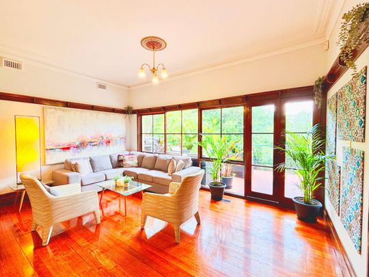 Hawthorn East - Photo 1