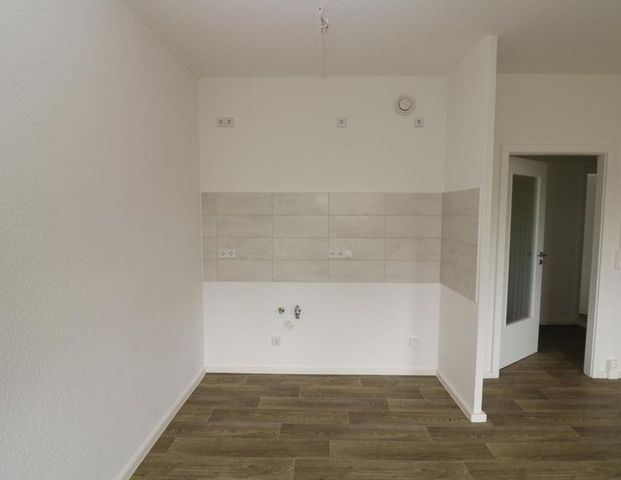 XXL 3-RW mit großem Wohnzimmer Wanne u. Balkon!!! - Photo 1