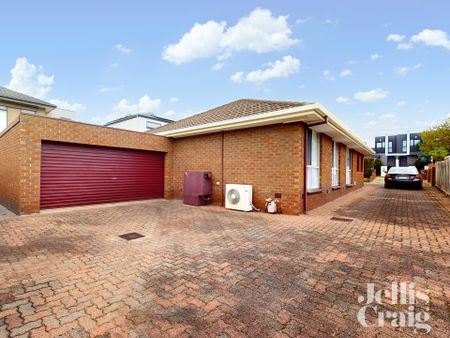 1/10 Jasper Road, Bentleigh - Photo 2