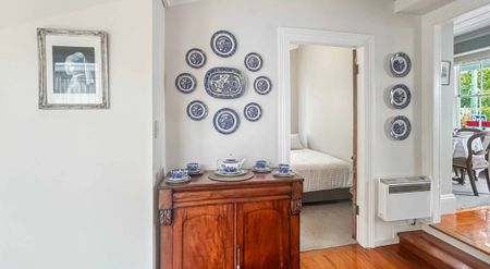 Charming Cottage in Freemans Bay! - Photo 3