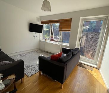 Room in a Shared House, Exhibition Close, W12 - Photo 4