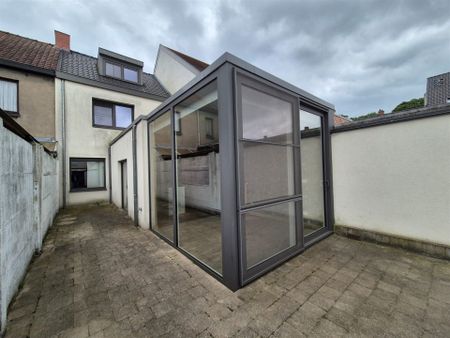 Rustig gelegen woning met 3 slaapkamers en buitenruimte. - Photo 2