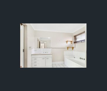 5 Lyrebird Street, Loganlea, Qld 4131 - Photo 2