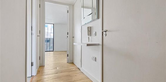 1 bedroom flat in London - Photo 3