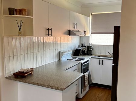 Stylish & Refreshed Two Bedroom Unit In Prime Fairy Meadow Location - Photo 3