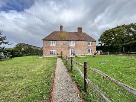 3 bedroom semi-detached house to rent - Photo 4