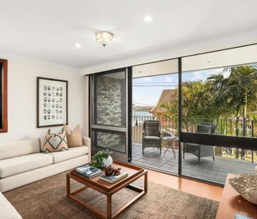 Eye-catching harbour views in lifestyle location - 6 MONTH LEASE ONLY - Photo 3