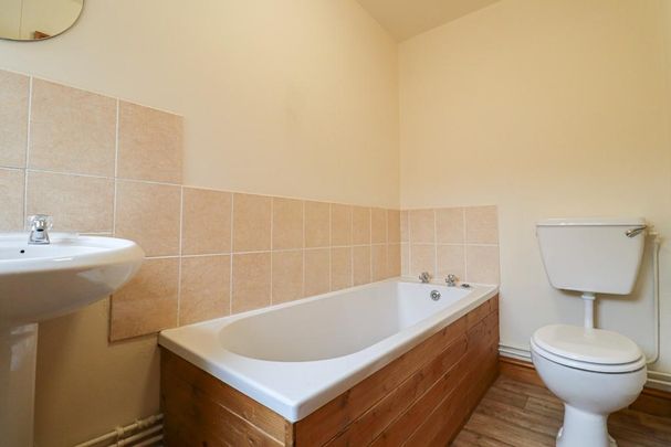 3 bedroom semi-detached house to rent - Photo 1