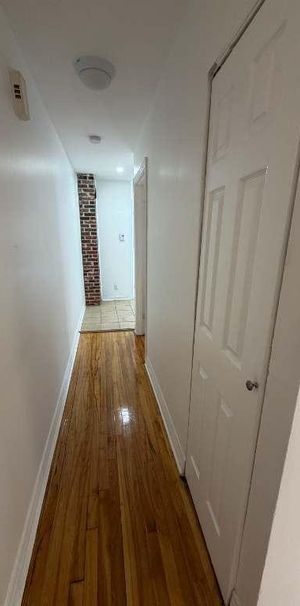 Beau 4½ à louer A 2 minutes à pied du métro + terminus Cartier - Photo 1