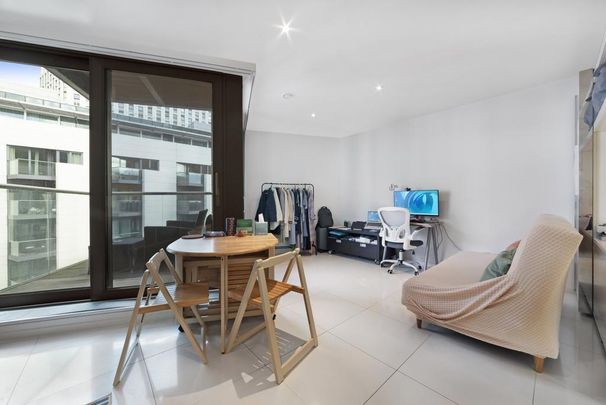 Studio to rent - Photo 1