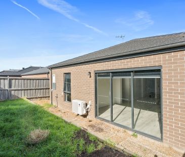 Beautiful Family Home in Wollert - Photo 4