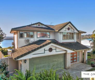 EXPANSIVE FAMILY HOME - Photo 3