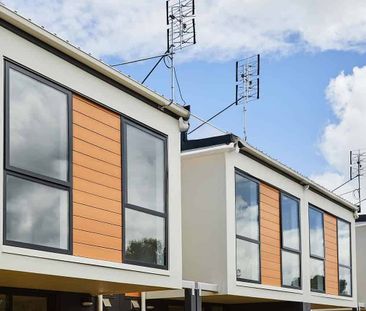 Stylish One-Bedroom Townhouse – Exceptional Living - Photo 1